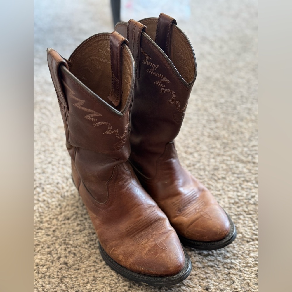 Ariat Leather Cowboy Boots size 8